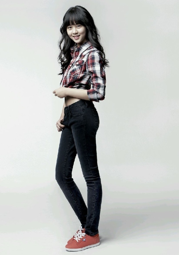 金所炫:五官好看演技过关,学表演的她是一位长腿美女