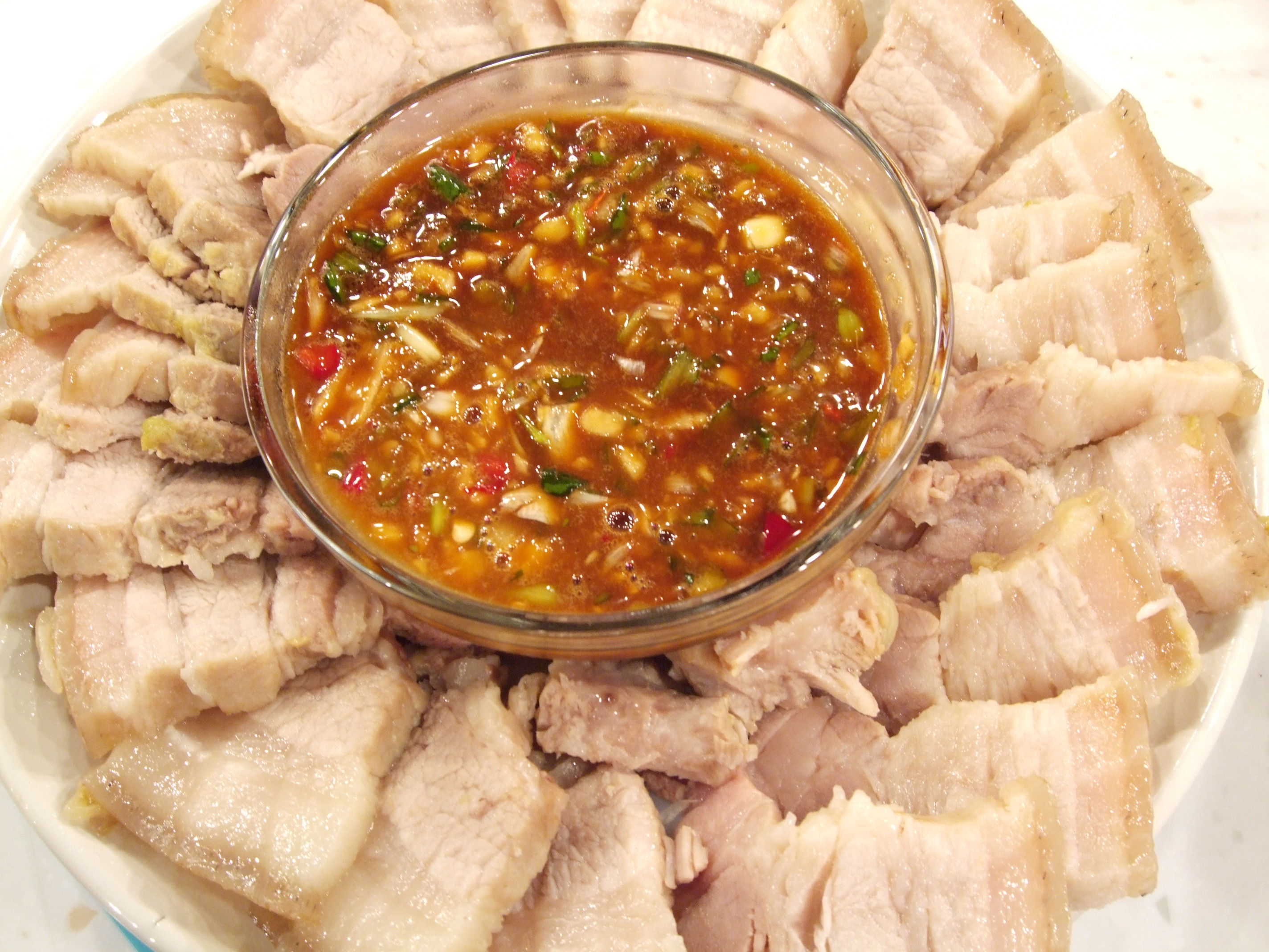 舌尖上的美食诱惑之蒜泥白肉,蒜味浓厚,肥而不腻,使人食欲大振