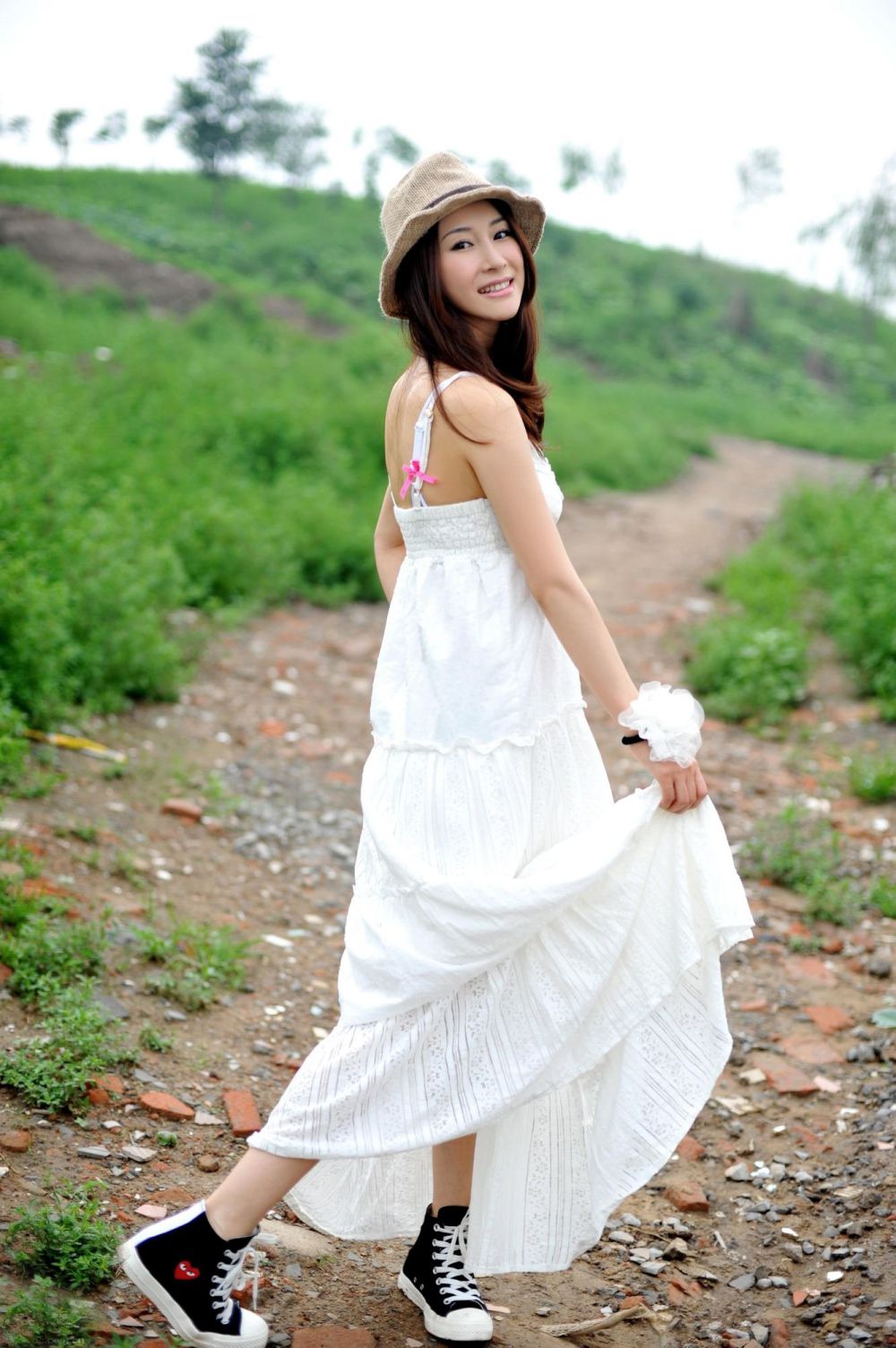 又一位年轻的女演员因病离世,网友:超负荷工作惹的祸