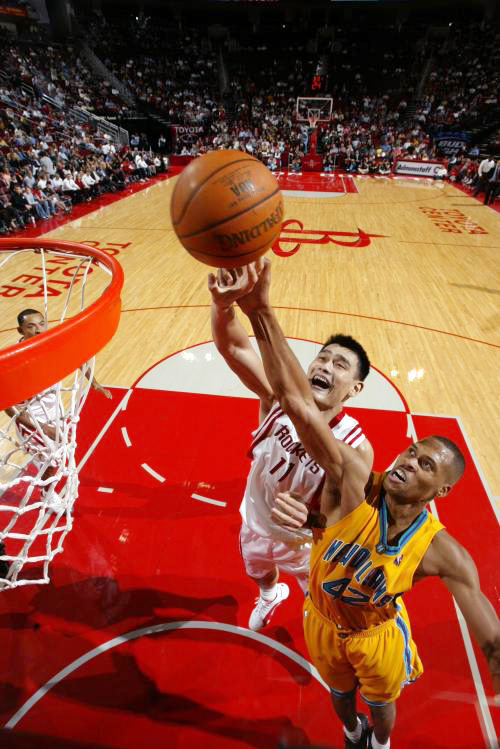 姚明nba抢篮板瞬间