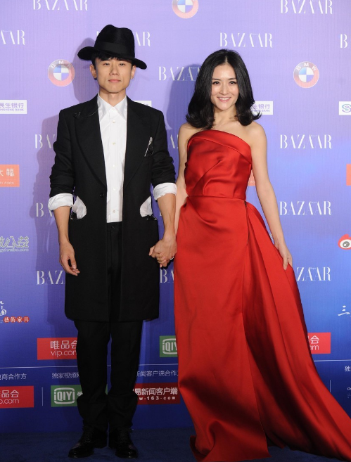 还记得《九妹》mv里的那个谢娜吗?娜姐淡出想念她带给我们的欢乐