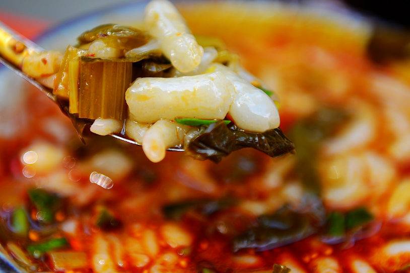 感觉吃不下饭,就买了一碗浆水鱼鱼,味道很不错,很开胃