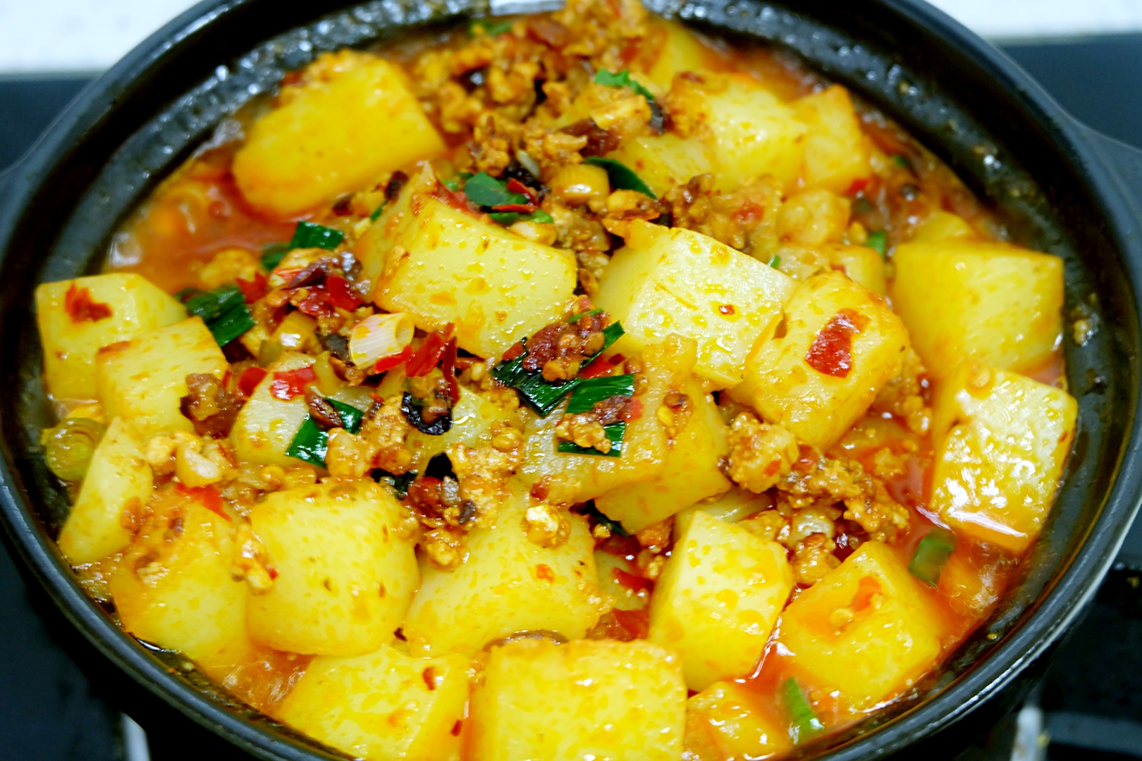 香喷喷的砂锅凉粉煲家常做法,味道鲜美,下饭倍棒!