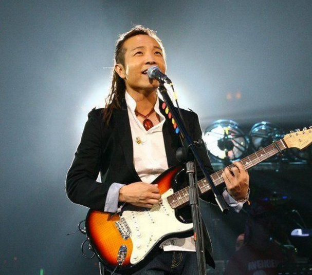 4大摇滚男星,最后一位曾被贫穷,自闭折磨,如今向好