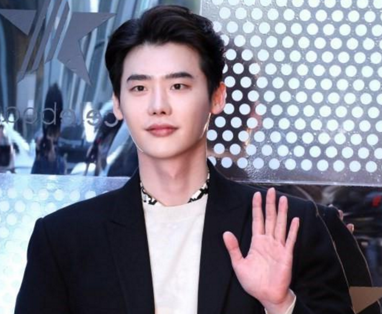 李钟硕或将出演电视剧《死的咏赞》,你期待吗?