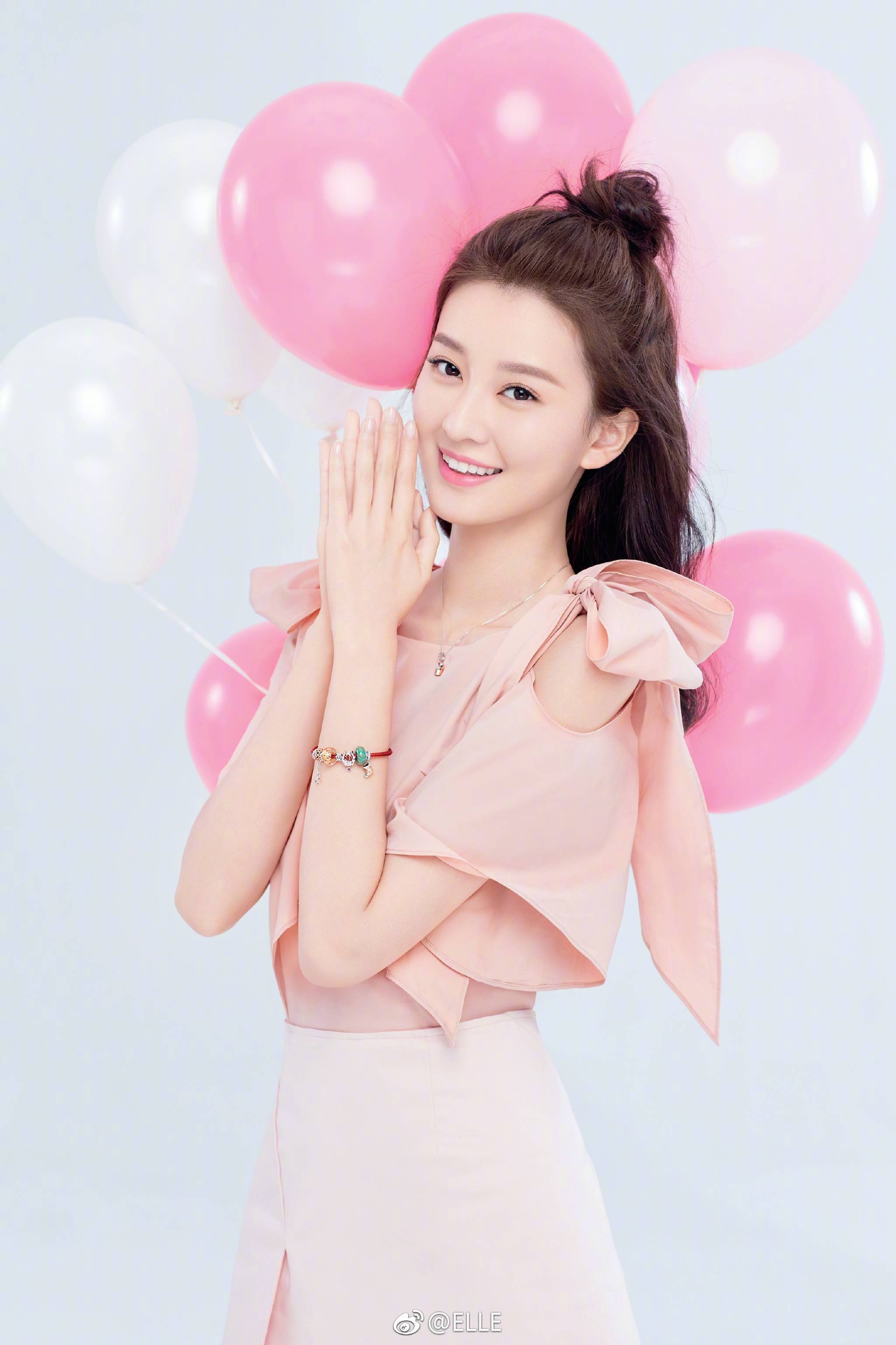 乖乖女乔欣的小性感,第一套礼服似公主,最后一张小蛮腰太撩人!