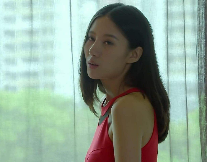 2,林宇婧,演员:吴优,缉毒大队女警,性格泼辣并且身手不凡.