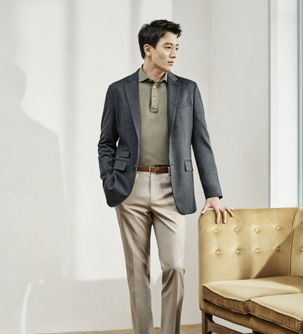 曾演《爱在哈佛》而走红,《黑骑士》让男星金来沅,再次人气爆棚