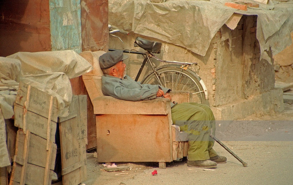 1996年中国老照片:图1大爷现在千万身家,最后一张女子妆容夸张