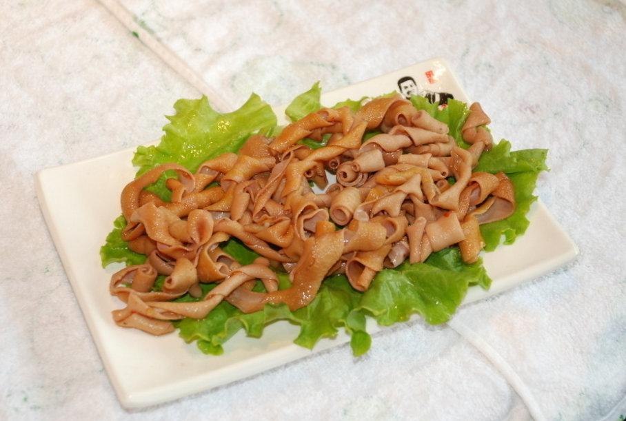 麻辣鸭肠是一道美味的菜肴