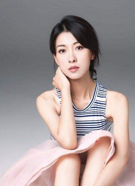 《胭脂》4位女星换上现代装,赵丽颖赢了陶昕然却输给了她!