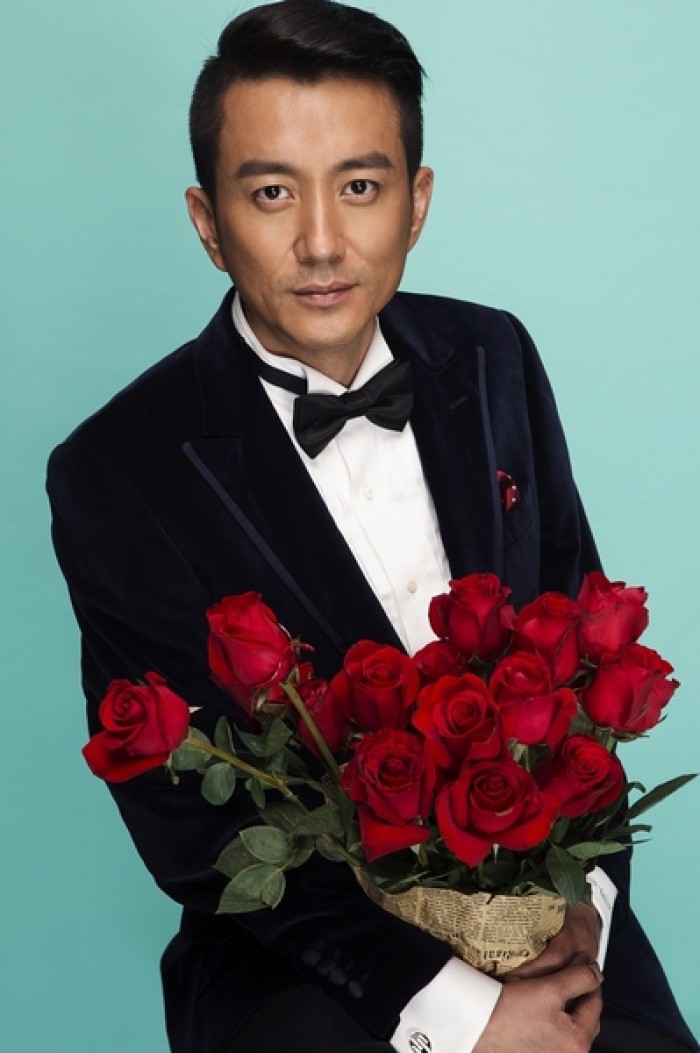 借着在娱乐圈的关系,经过多年打拼的蔡远航成了商界精英