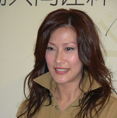 她曾是tvb上位最快的女星,嫁给经纪人后息影,老公破产后复出!