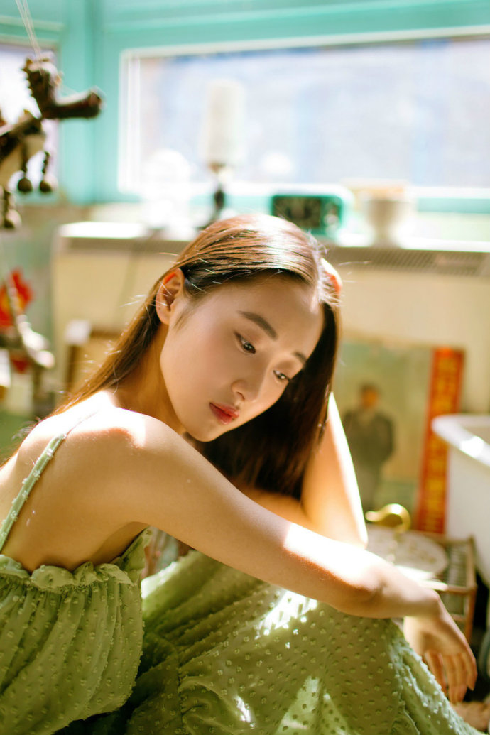 美女摄影:就这样静静地看着你,也是一种幸福