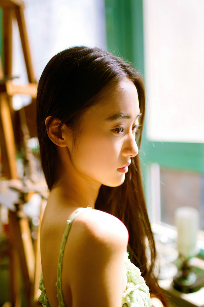 美女摄影:就这样静静地看着你,也是一种幸福