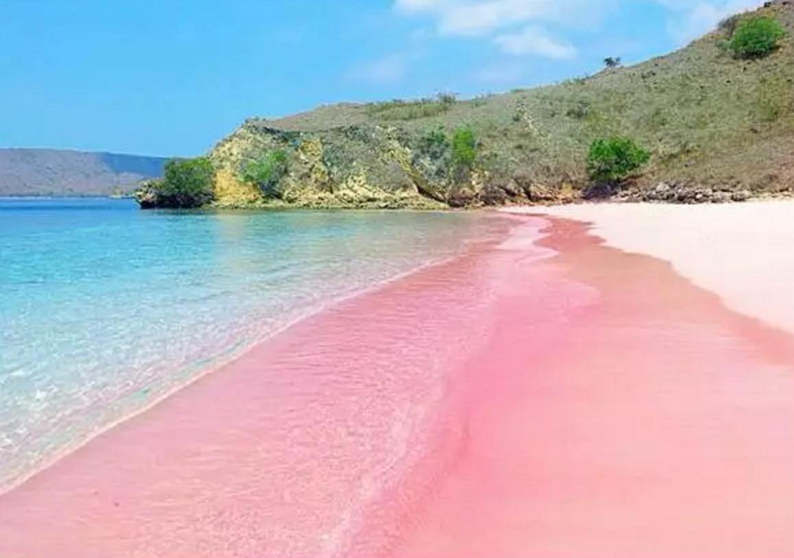 印尼藏掖着一座少女粉色炸裂的沙滩 巴厘岛直飞 人少还免签呢