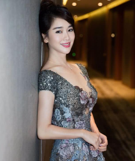 左小青近照,如今41岁端庄典雅,气质完全不输林志玲