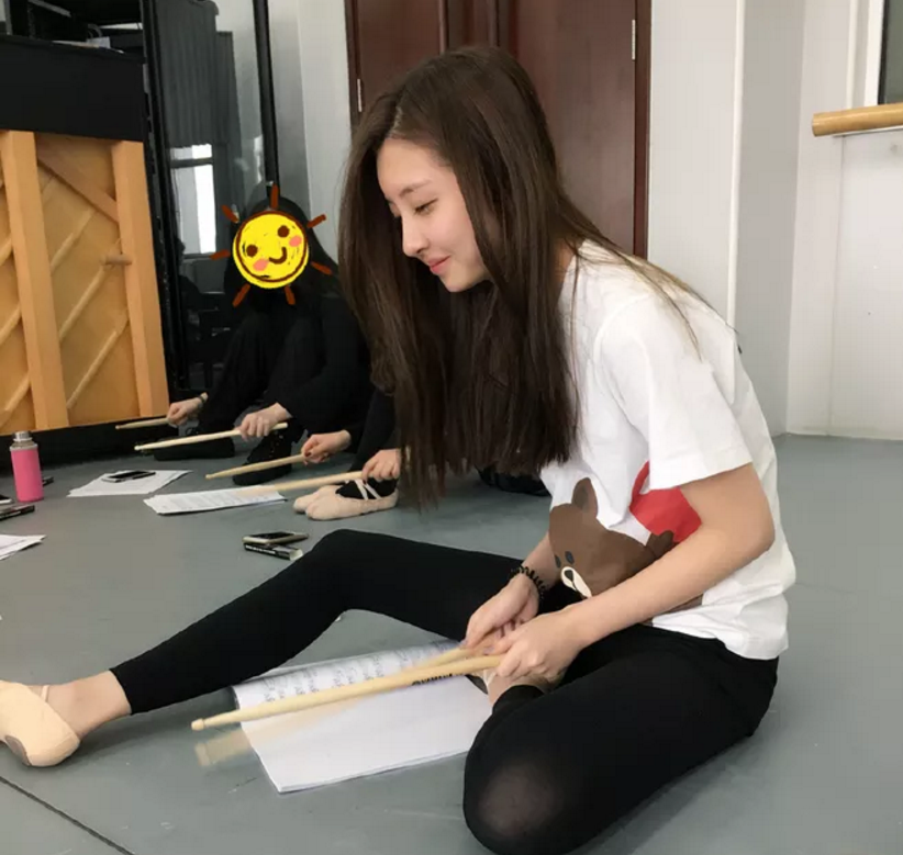 《快乐大本营》:网红豆得儿上节目得罪主持人,何炅都救不了她!