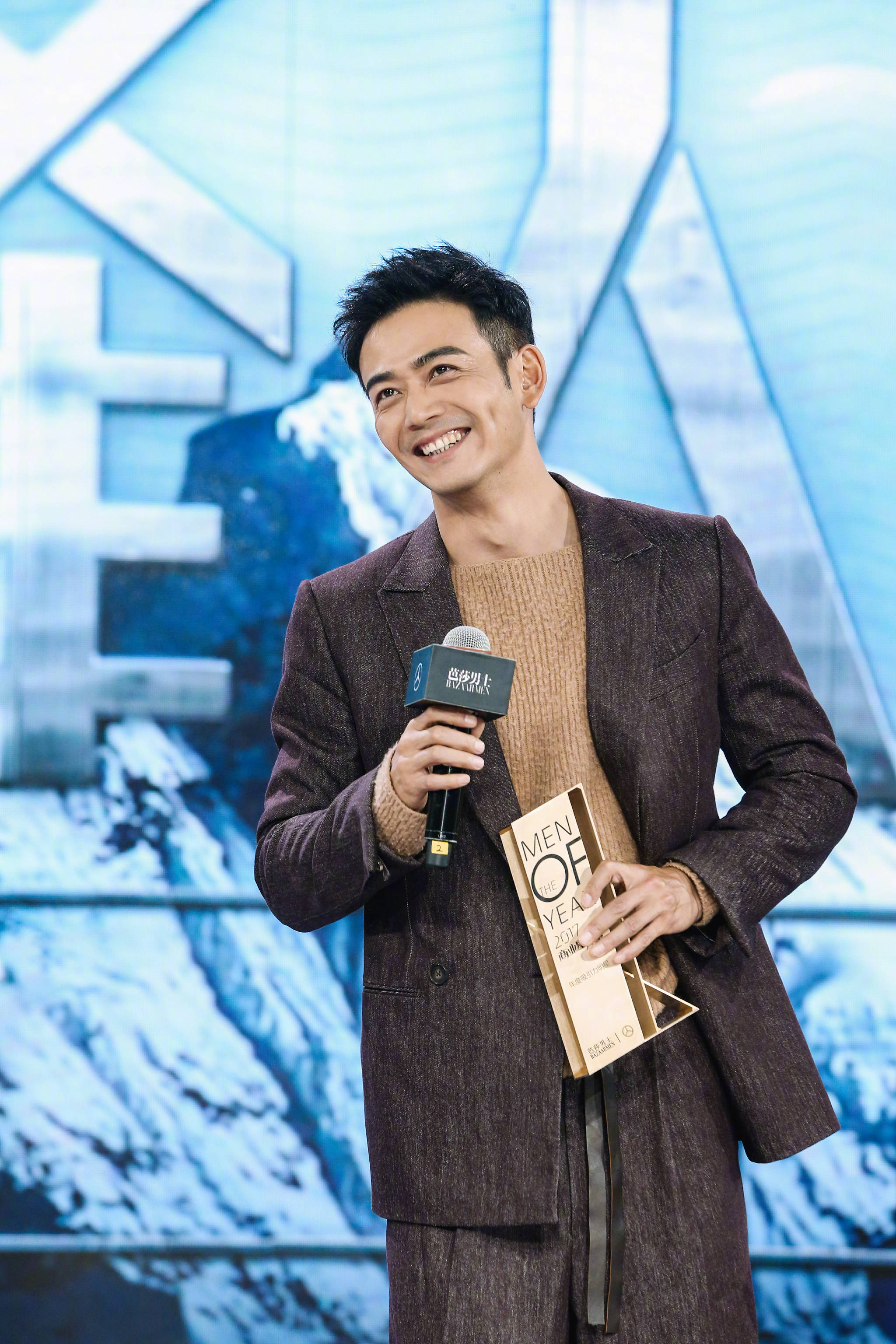 肌肉健硕性感的余文乐vs笑容灿烂迷人的杨烁,看谁才是"行走的荷尔蒙"?