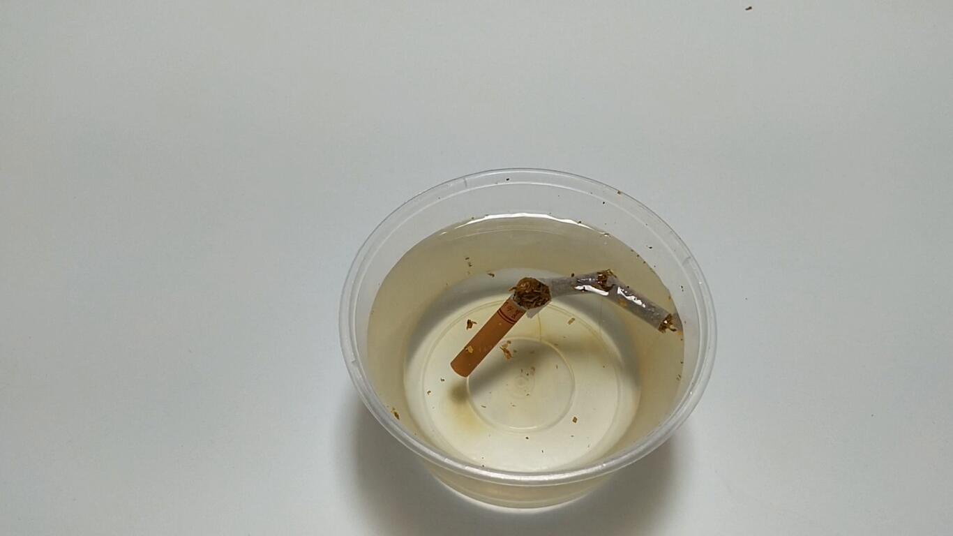 香烟泡到水里,原来还有这个好处,很多人都不知道!