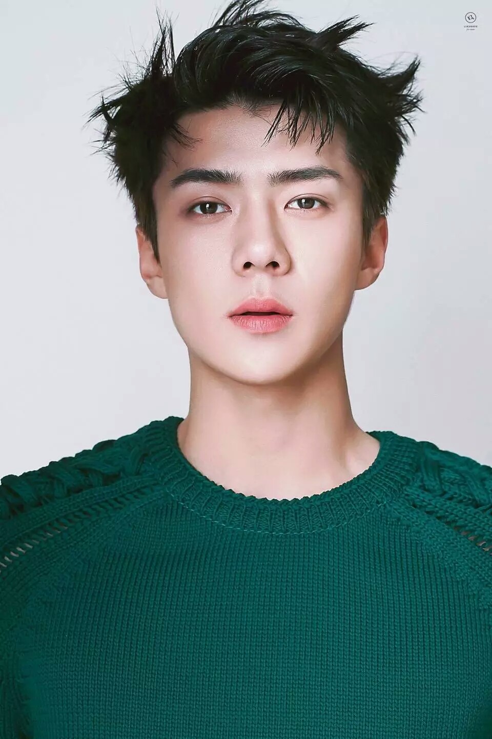 吴世勋一个眼神就能让人沦陷,最喜欢他眼睛里流露出的光彩