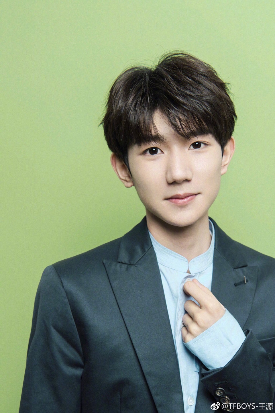 王源成为hm中国区新生代形象代言人,富家少爷既视感,发型很酷哦