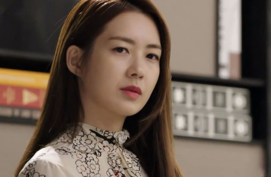 总攻气质十足的《不夜城》李瑶媛,完全秒杀国内卖人设的女明星