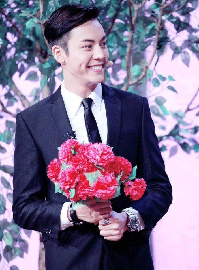 当这些男明星手捧鲜花,你希望谁走向你?