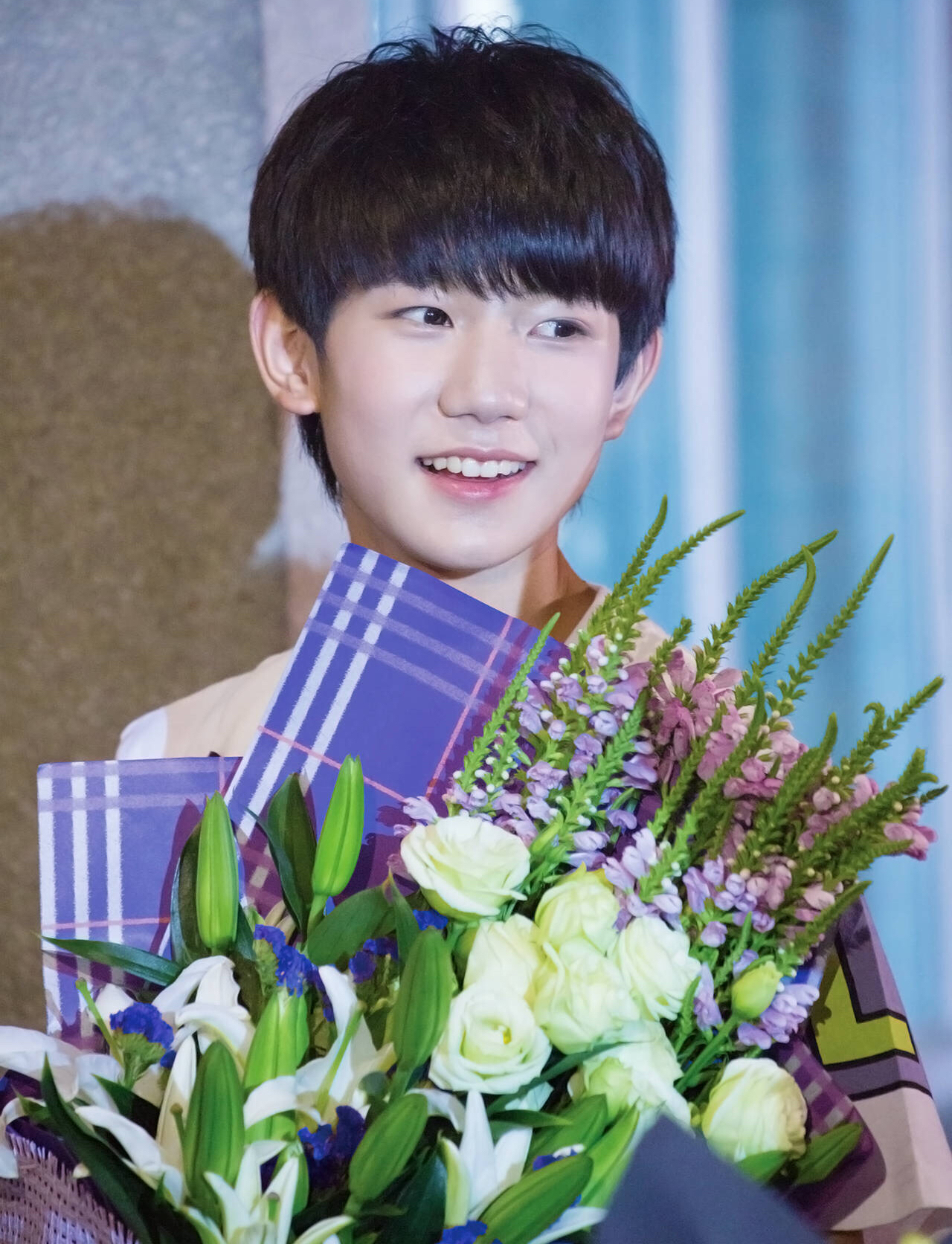 当这些男明星手捧鲜花,你希望谁走向你?