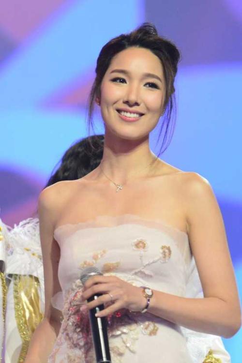 娱乐圈名字男性化的几位女星,有的因吸毒被抓,有的跟男星同名