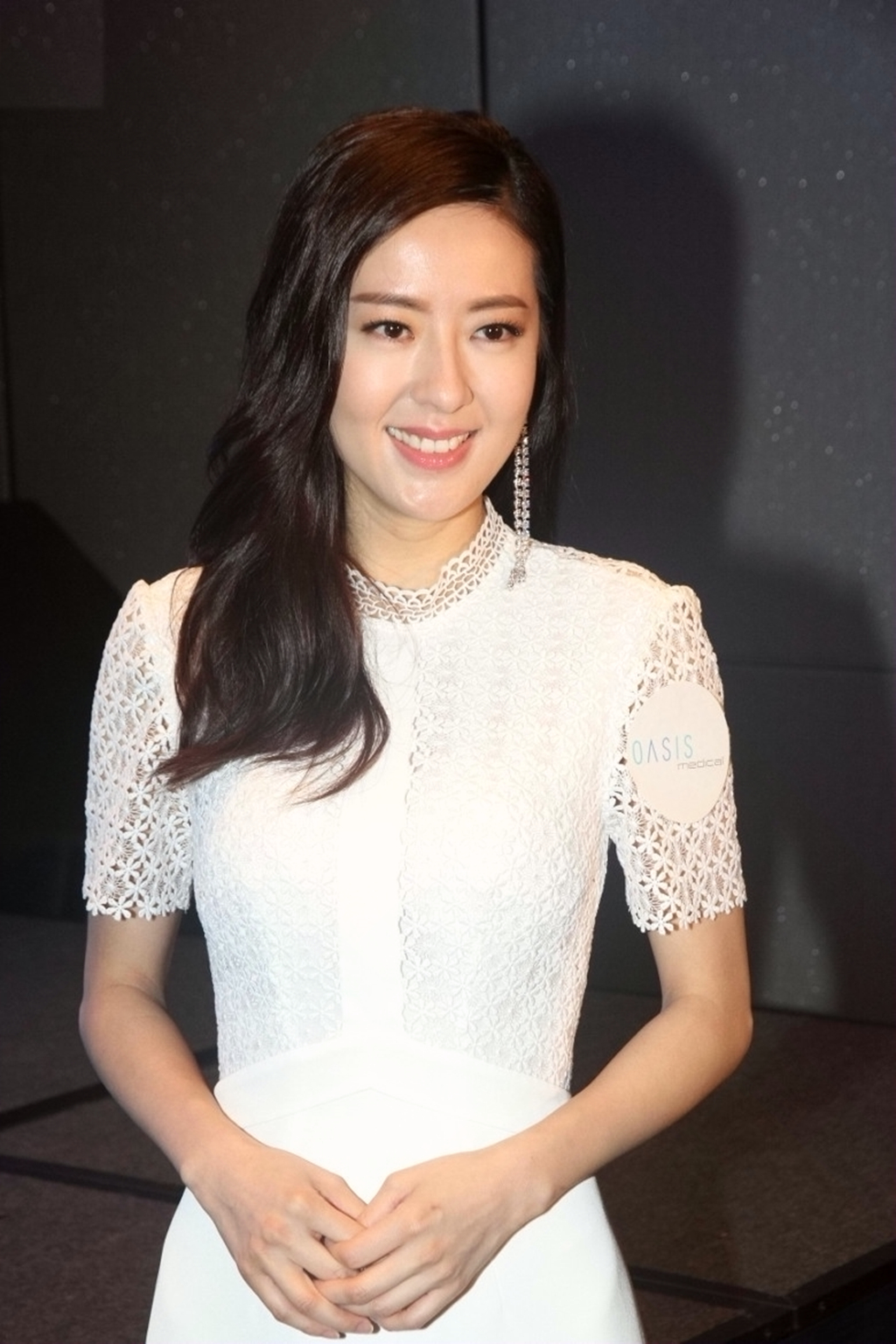 tvb美女花旦唐诗咏出席活动 一袭精致白色连衣长裙彰显优雅气质!