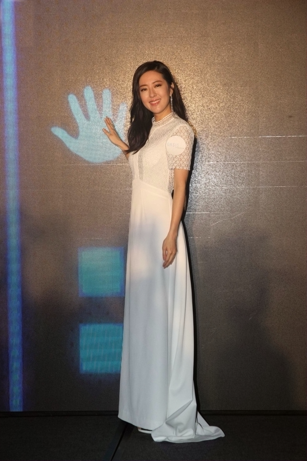 tvb美女花旦唐诗咏出席活动 一袭精致白色连衣长裙彰显优雅气质!