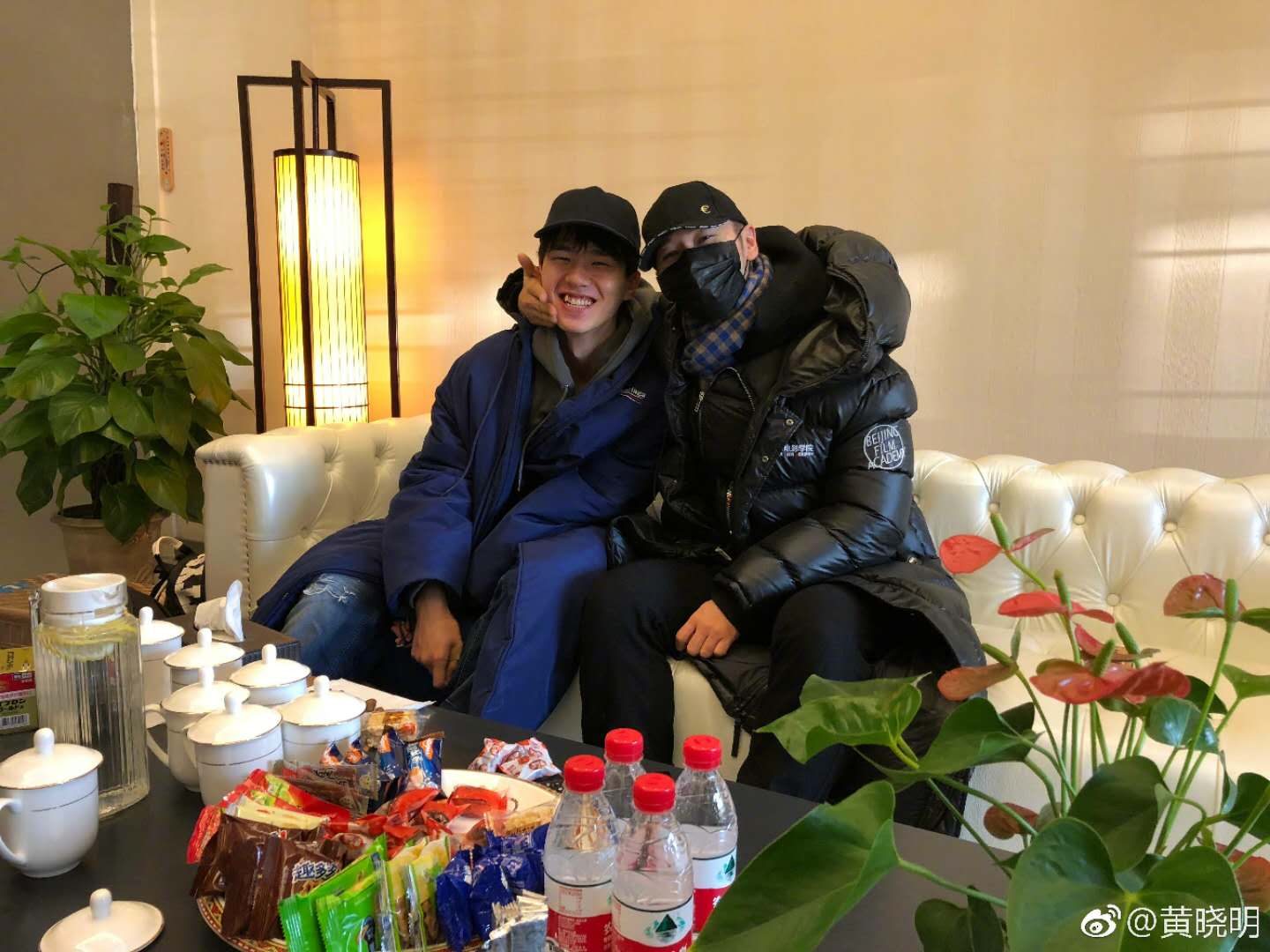 黄晓明与各大男神的合照,刘昊然呆萌,靳东最帅,佟大为最亲密