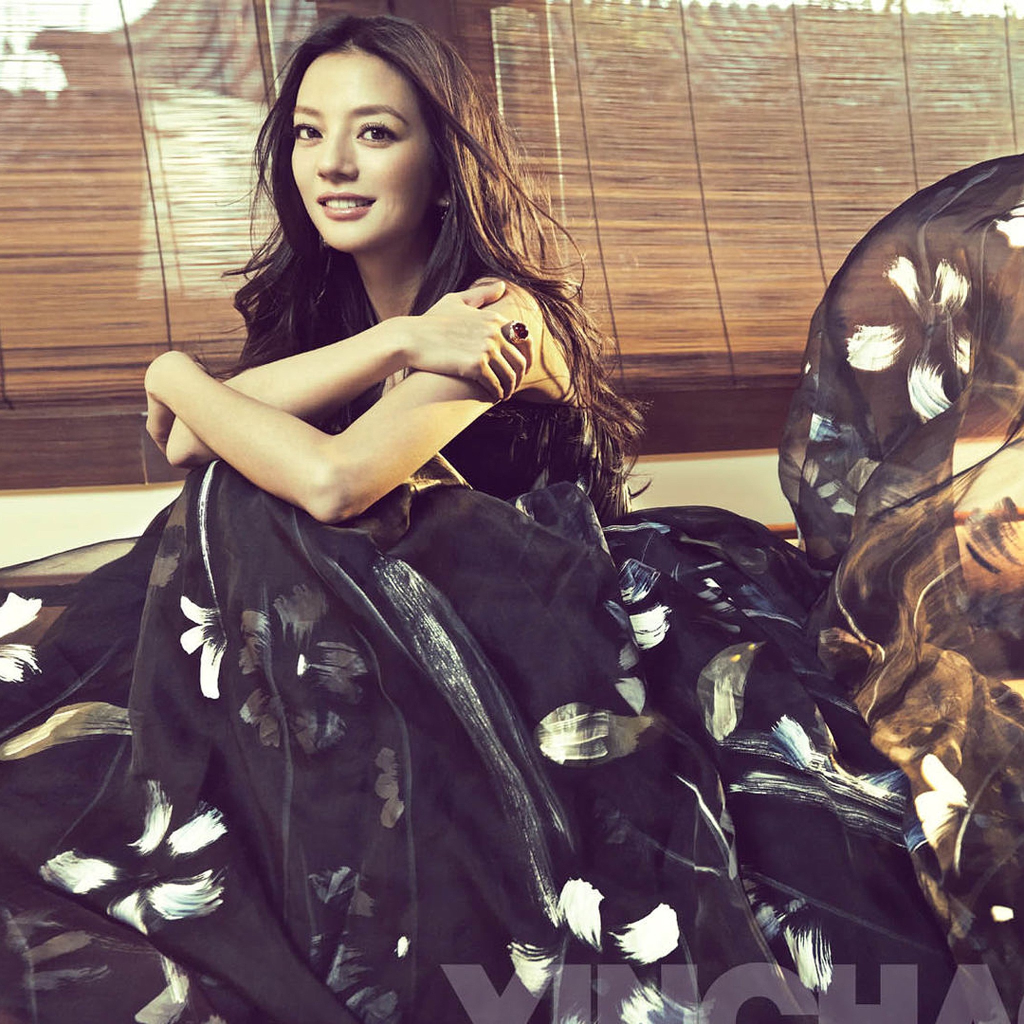 她在警匪片《三人行》剧中饰演佟丽,你记得那个力求完美的女医吗