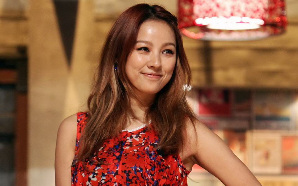 韩国solo偶像女歌手的顶峰,李孝利绝对是第一