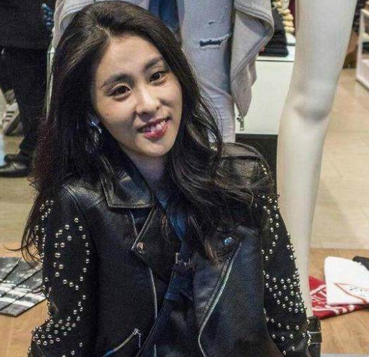 张碧晨素颜被说像"土拨鼠",即后微博晒出搞怪照片,瞬间路转粉