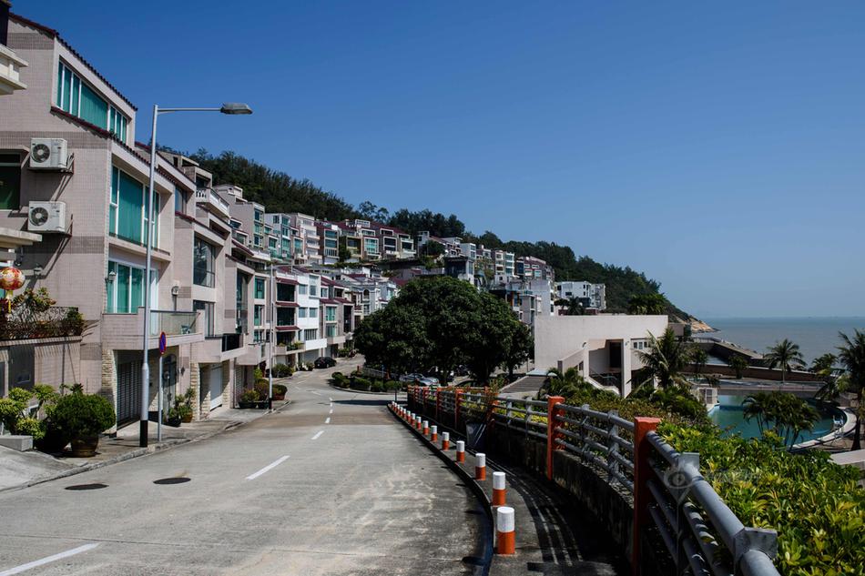 路环岛位于澳门氹仔岛之南约2公里,是填海修筑的陆地,也是澳门的离岛