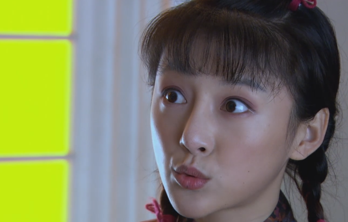 电视剧《女人的抗战》,童山豪被紫柔带回曹府柴房养伤