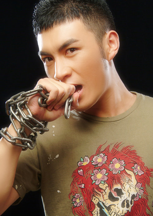 马启光,是一位综合实力非常突出的艺人