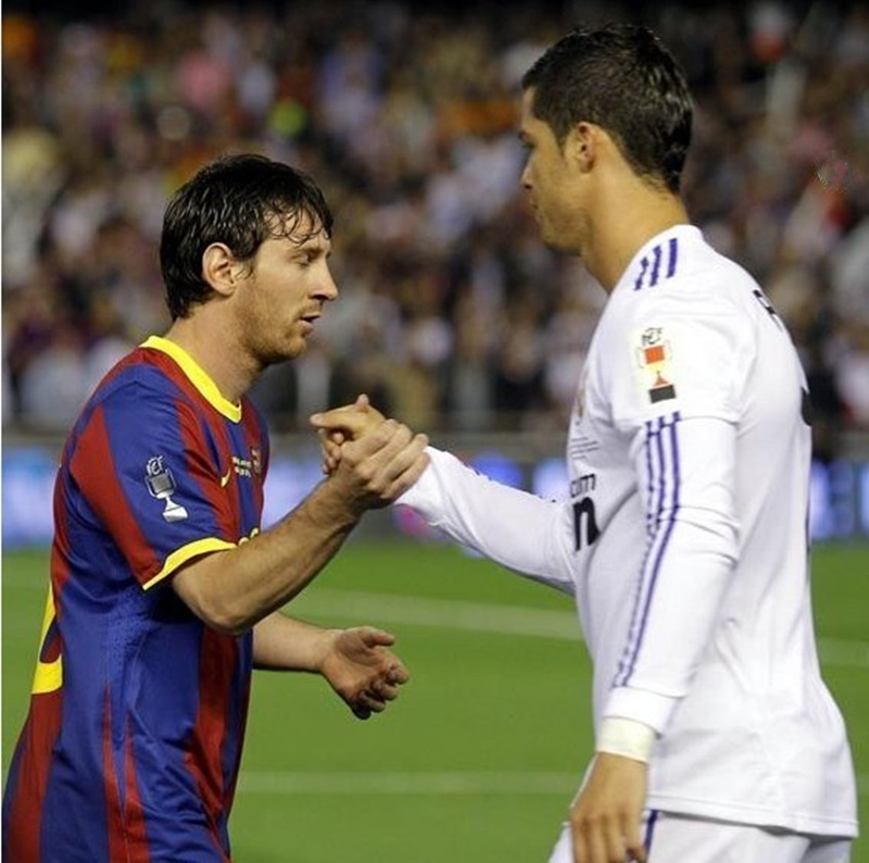 梅西和c罗十张经典握手照片