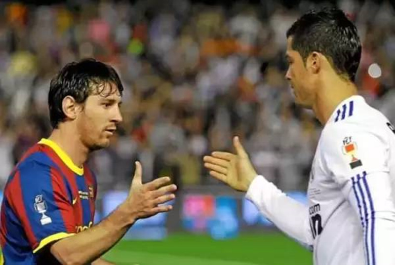 梅西和c罗十张经典握手照片