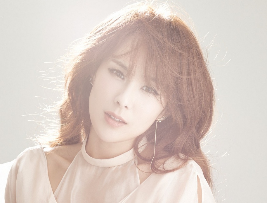 蔡妍:从演唱劲爆舞曲的热辣女神转变为传递温暖和希望的知性女人