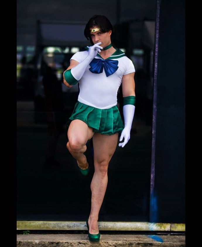 女装大佬,这个美少女壮士真辣眼睛!