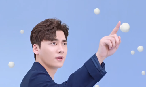 "蓝朋友"李易峰代言蒙牛真果粒,预告上演"眼神杀"撩到爆!