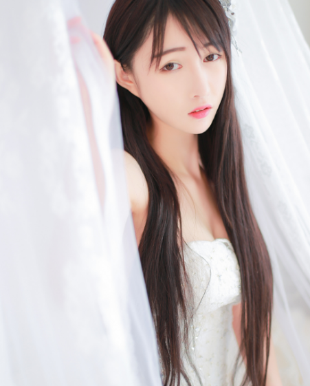 张馨方小姐姐,安静温柔,很有辨识度