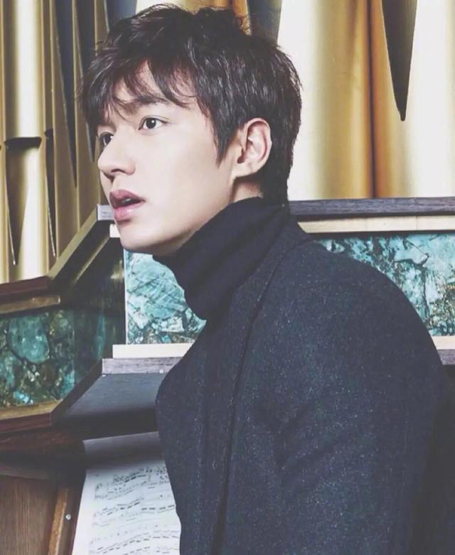 李敏镐寸头再次刷新粉丝的少女心