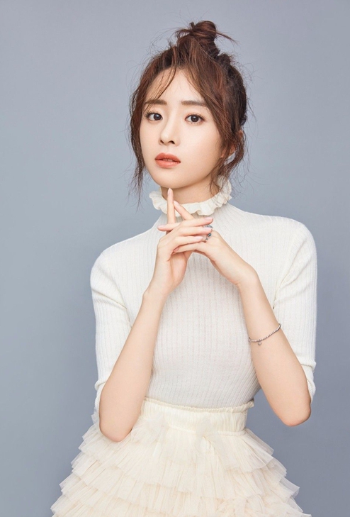 胡冰卿长的太好看,一副学生脸,网友评论:像我大学同学