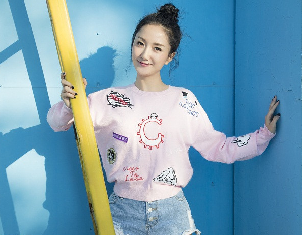 "小泥巴"李倩玩转小性感,女人味十足!