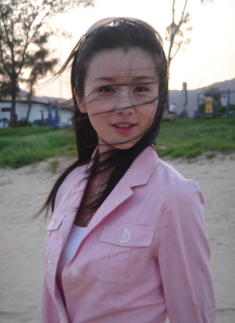 孙菲菲出道早期一脸胶原蛋白,网友:有林允儿的feel