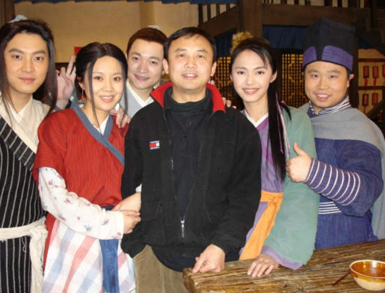 3,《武林外传》,从演员和服装上,就可以看得出来,剧组真的很穷